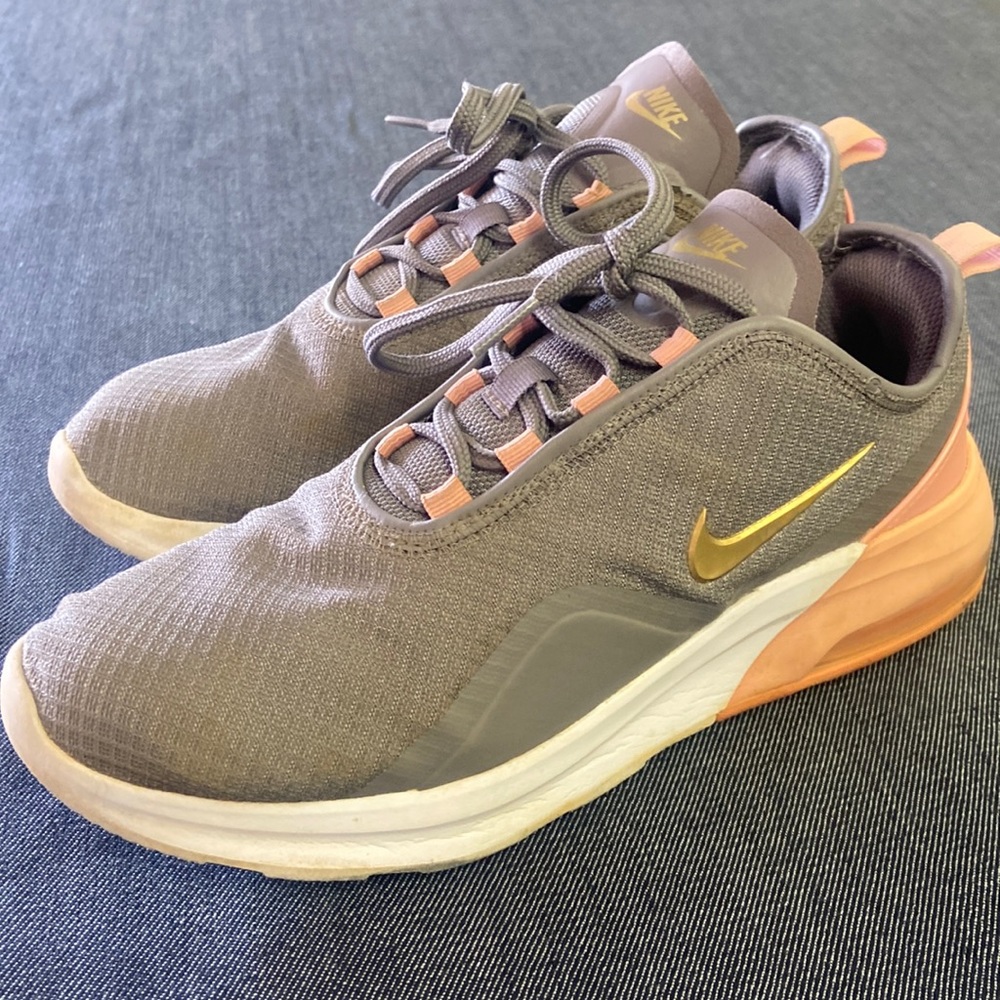 Nike Air Max Motion (8.5)